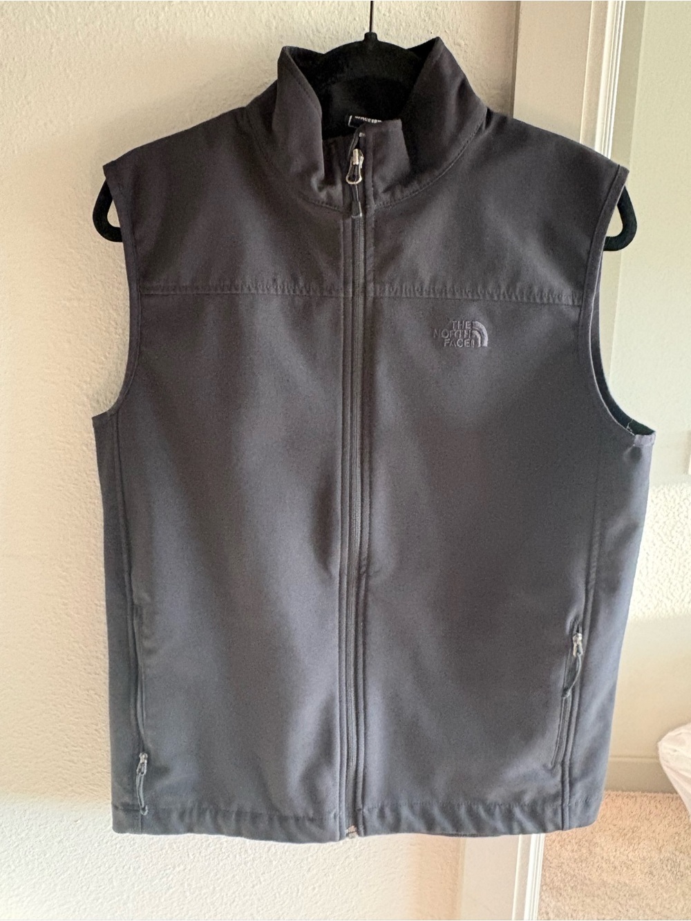 The North Face Men's Dark Gray Softshell Vest